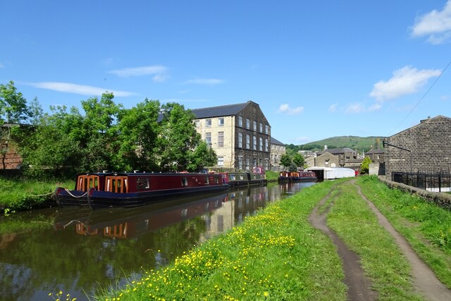 Canal boats in Silsden © DS Pugh :: Geograph Britain and Ireland