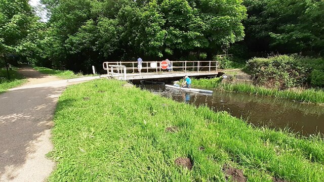 Leeds & Liverpool Canal Swing Bridge 211... © Roger Templeman ...