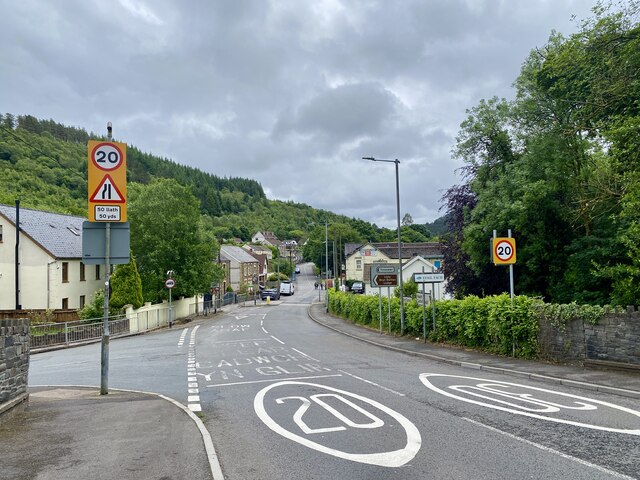 Approaching Efail Fach and Pontrhydyfen © Alan Hughes :: Geograph ...