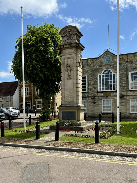 Higham Ferrers War Memorial © David Dixon cc-by-sa/2.0 :: Geograph ...