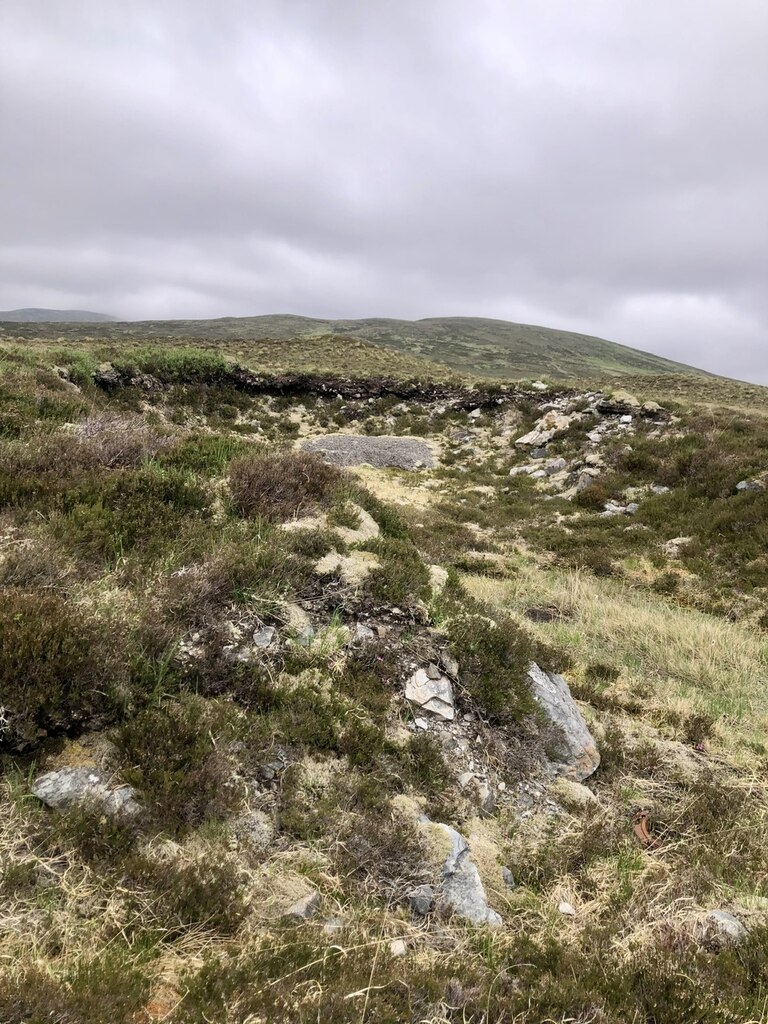 Old quarry by the roadside, Cnoc na... © Mick Garratt cc-by-sa/2.0 ...