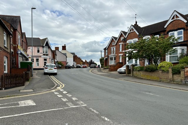 Rushden, Newton Road © David Dixon cc-by-sa/2.0 :: Geograph Britain and ...