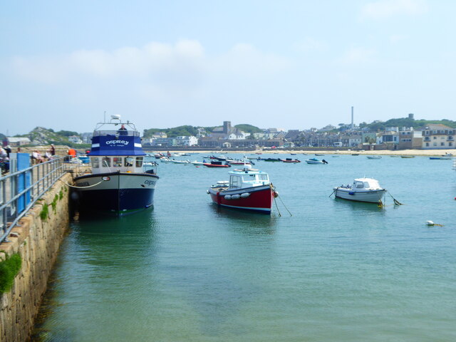 Boats in the harbour at Hugh Town © Rod Allday cc-by-sa/2.0 :: Geograph ...