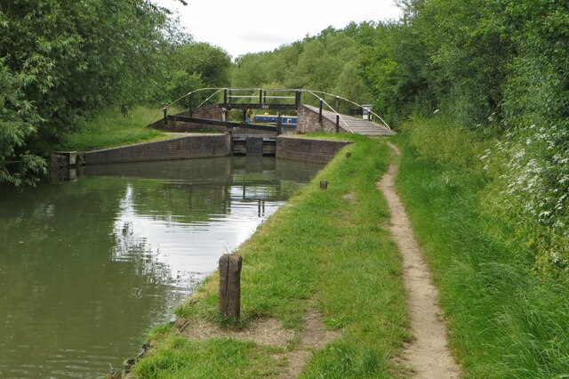 Shipton Weir Lock © Philip Jeffrey :: Geograph Britain and Ireland