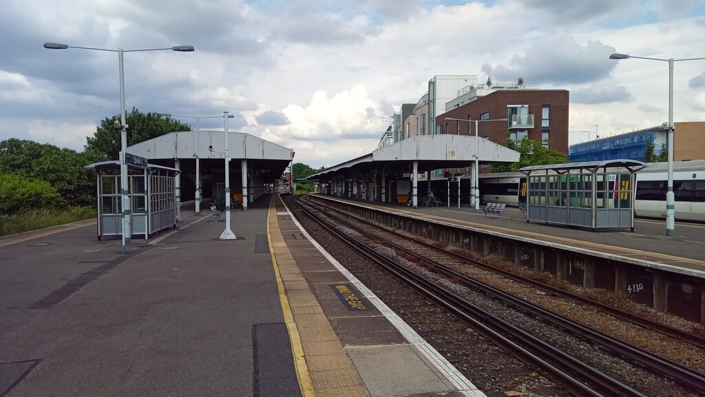 Epsom station © Peter Whatley cc-by-sa/2.0 :: Geograph Britain and Ireland