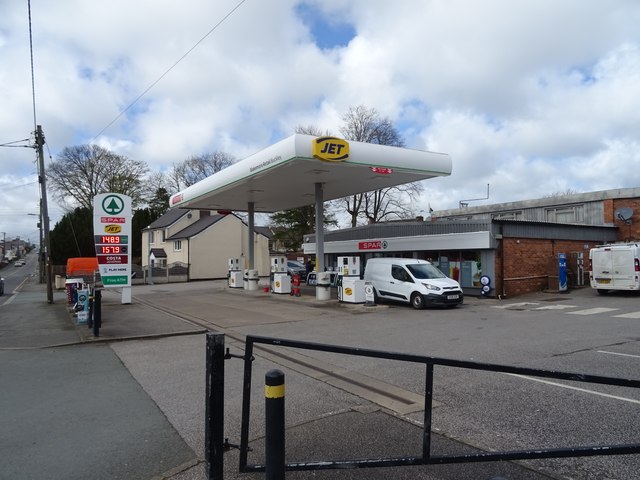 Service station on Mold Road, Buckley © JThomas cc-by-sa/2.0 ...