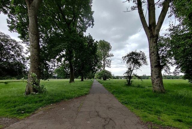 Path across Braunstone Park © Mat Fascione cc-by-sa/2.0 :: Geograph ...