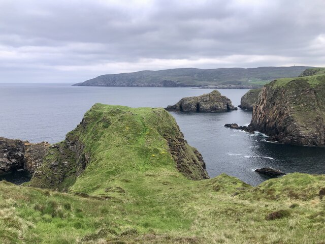 Borve Castle © Mick Garratt cc-by-sa/2.0 :: Geograph Britain and Ireland