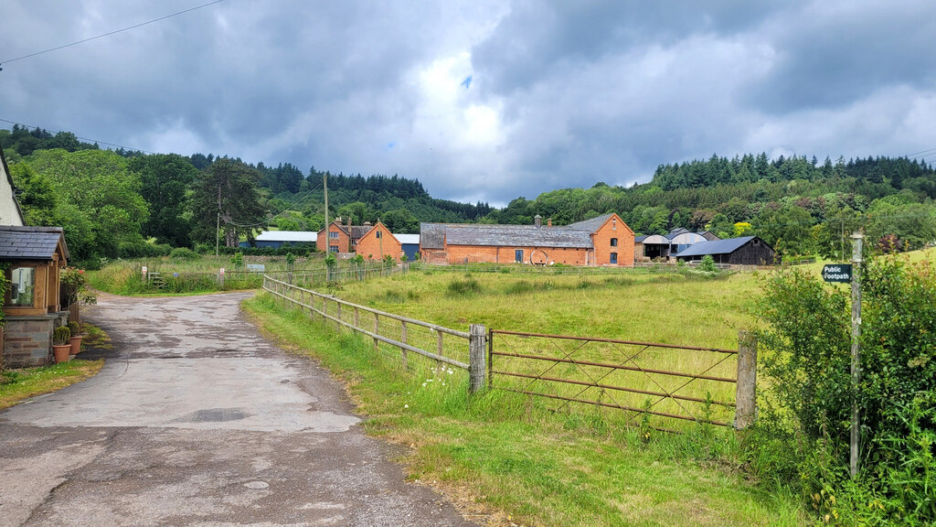 Woodend Farm © Jonathan Billinger cc-by-sa/2.0 :: Geograph Britain and ...