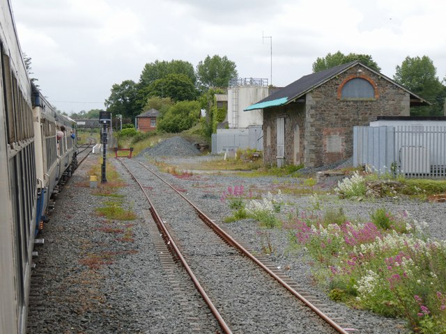 Approach to Gorey station © Gareth James cc-by-sa/2.0 :: Geograph Ireland