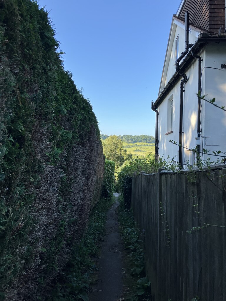 Footpath To Overdale Dorking © P Harris Cc By Sa20 Geograph Britain And Ireland 0867