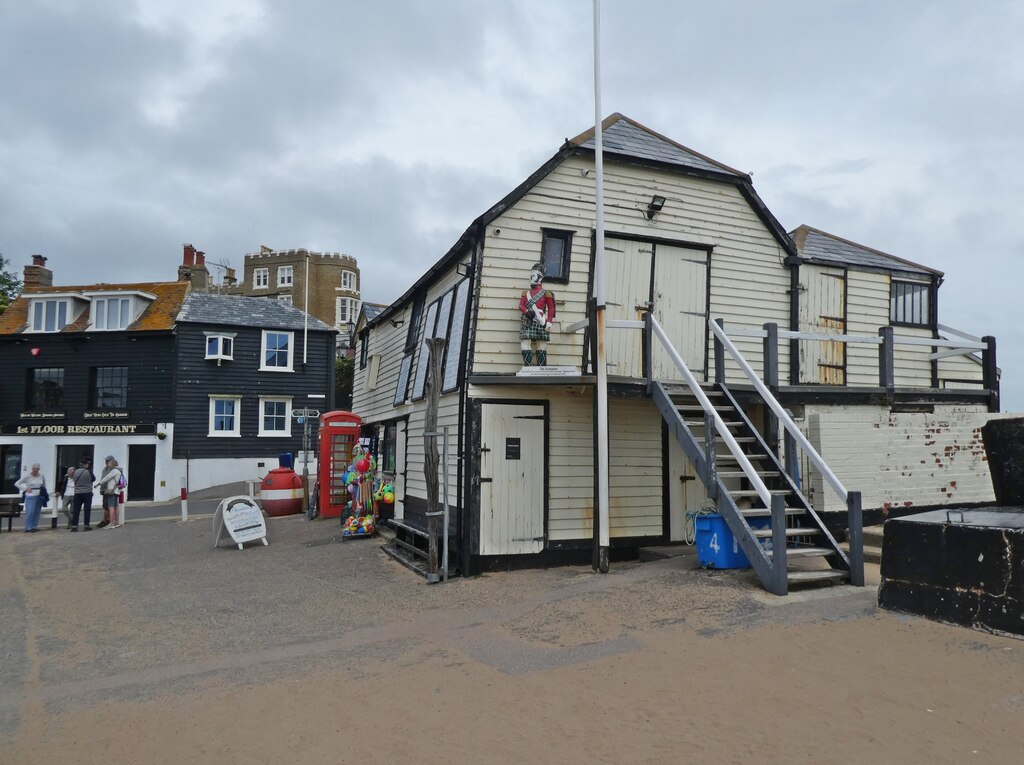 Harbour Office, Broadstairs © Roger Cornfoot :: Geograph Britain and ...