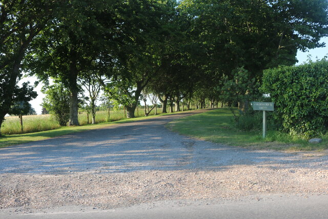 The track to Coldharbour House,... © David Howard cc-by-sa/2.0 ...