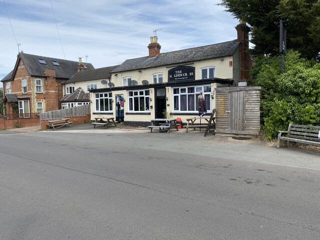 The Golden Lion in Harvington village © Mike Dodman cc-by-sa/2.0 ...