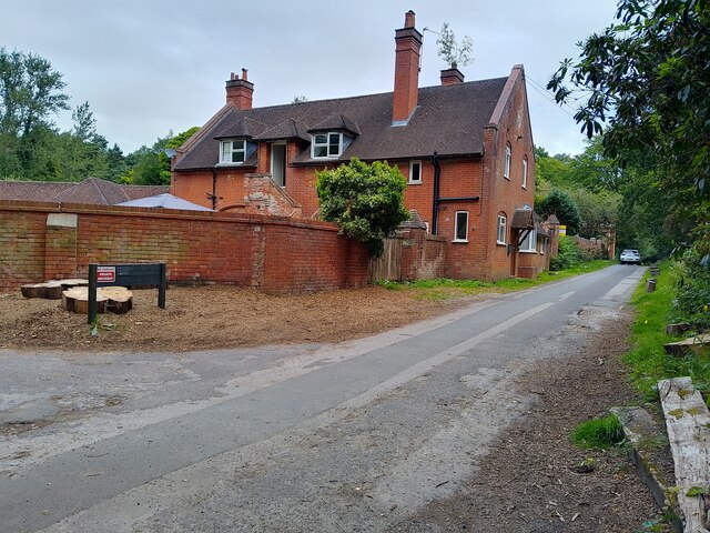 Hawley Place Gardens and Grooms Cottage © Oscar Taylor :: Geograph ...