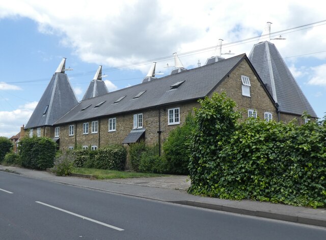 The Oast House, Radfield © Roger Cornfoot cc-by-sa/2.0 :: Geograph ...