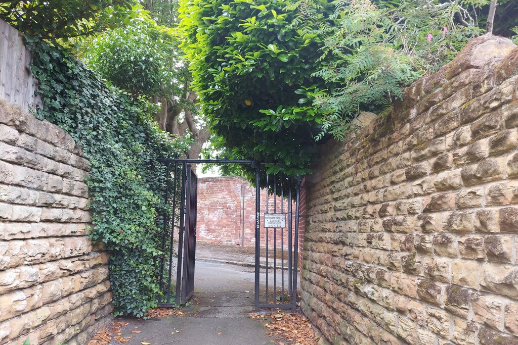 Entrance to The Nottingham Park Estate... © Tim Heaton cc-by-sa/2.0 ...