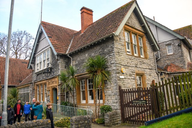 Street : Bear Inn © Lewis Clarke cc-by-sa/2.0 :: Geograph Britain and ...