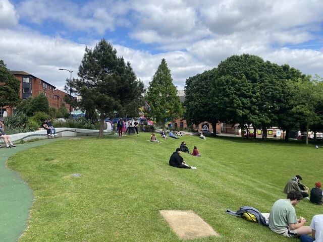 Devonshire Green © Bill Boaden cc-by-sa/2.0 :: Geograph Britain and Ireland