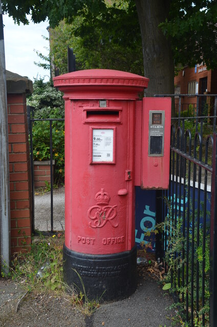 Pillar Postbox, Foregate Steet, Stafford © Rod Grealish :: Geograph ...