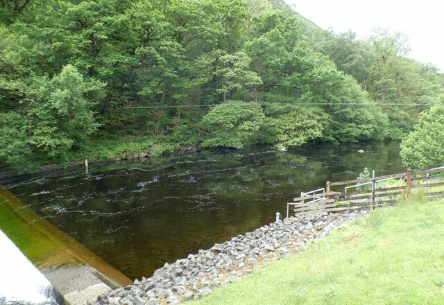 Weir on the Afon Elan © Gerald England cc-by-sa/2.0 :: Geograph Britain ...