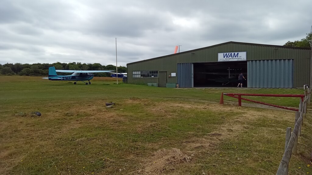 Popham Airfield - WAM shed © Peter Whatley cc-by-sa/2.0 :: Geograph ...