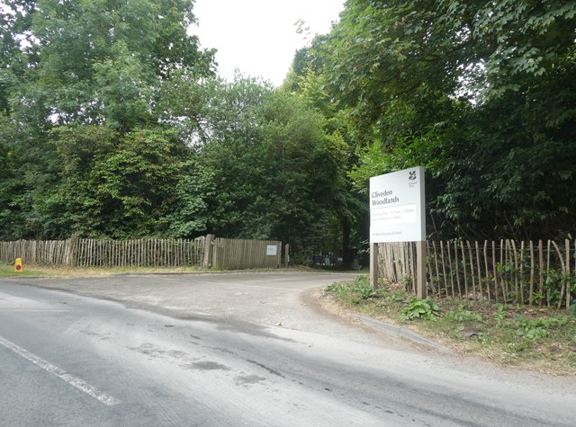 entrance-to-cliveden-woodlands-car-park-basher-eyre-cc-by-sa-2-0