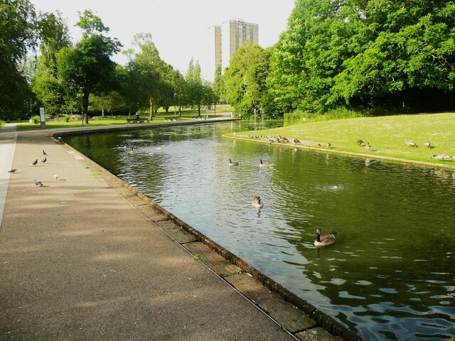 Pond in Town Centre Gardens, Stevenage © Humphrey Bolton :: Geograph ...