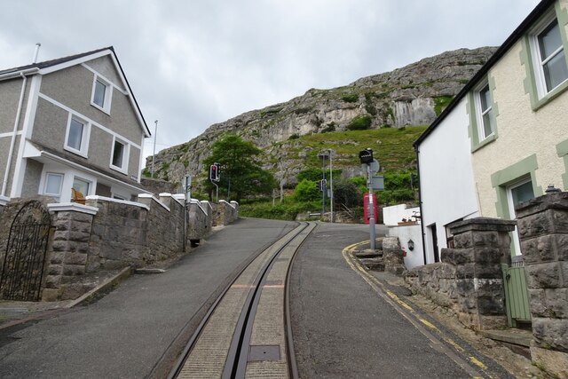 Tram tracks on Old Road © DS Pugh cc-by-sa/2.0 :: Geograph Britain and ...