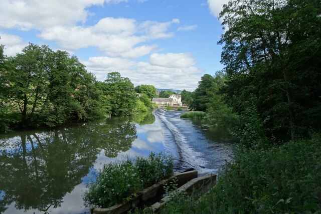 Mill Street Weir © DS Pugh cc-by-sa/2.0 :: Geograph Britain and Ireland