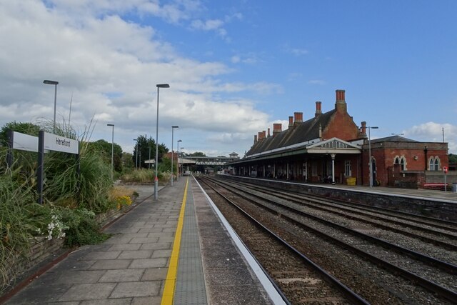 Hereford platform 2 © DS Pugh cc-by-sa/2.0 :: Geograph Britain and Ireland