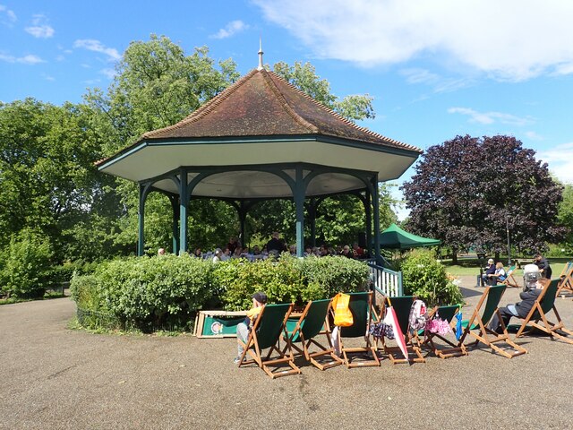 Sunday afternoon concert in Ruskin Park © Marathon cc-by-sa/2.0 ...