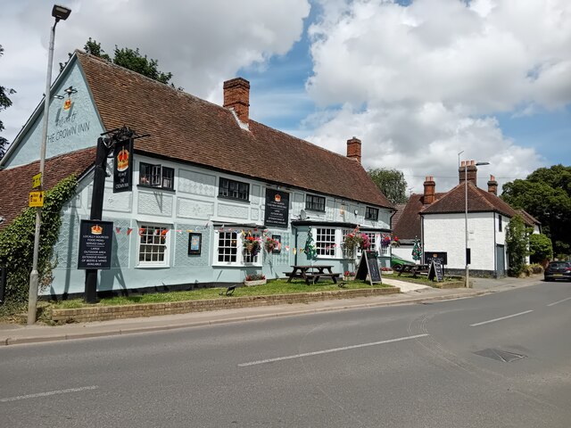 The Crown, Elsenham © Bikeboy cc-by-sa/2.0 :: Geograph Britain and Ireland