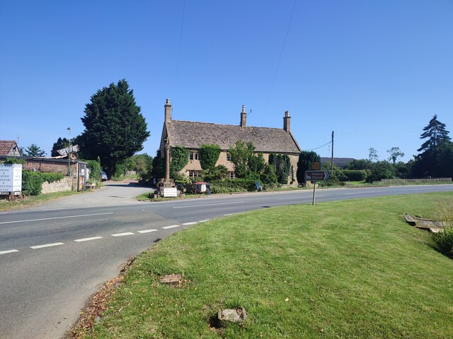 Saintbury Cross And Farm House © AJD Cc-by-sa/2.0 :: Geograph Britain ...