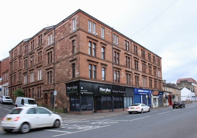 Tenement block, Clarkston Road © Richard Sutcliffe cc-by-sa/2.0 ...