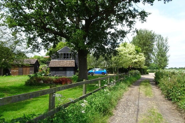 Oak Tree Barn © DS Pugh cc-by-sa/2.0 :: Geograph Britain and Ireland