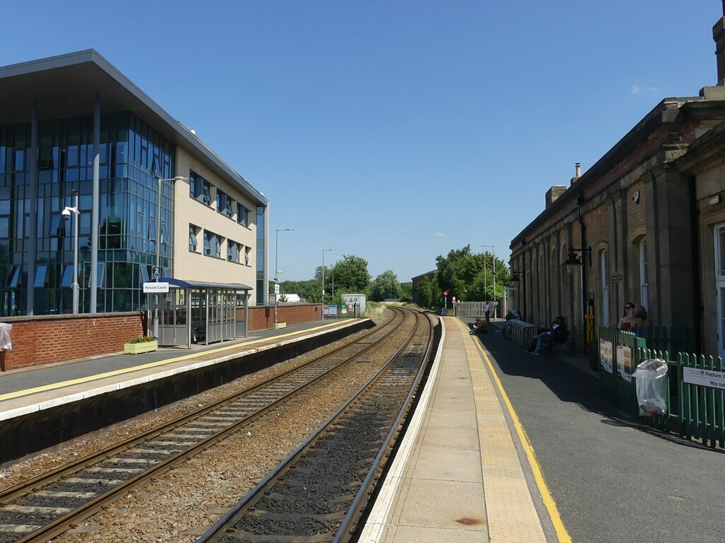 Newark Castle Station – 2 © Alan Murray-Rust cc-by-sa/2.0 :: Geograph ...