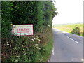 Cyrraedd Trelech / Entering Trelech