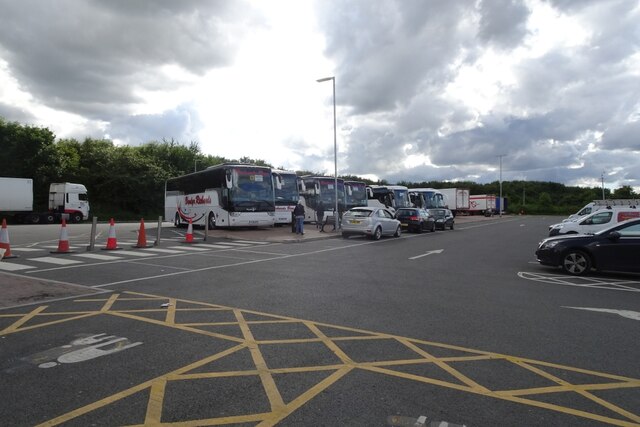 Coach parking at Cambridge Services © DS Pugh cc-by-sa/2.0 :: Geograph ...