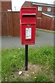 Elizabeth II postbox on Llanidloes Road, Newtown