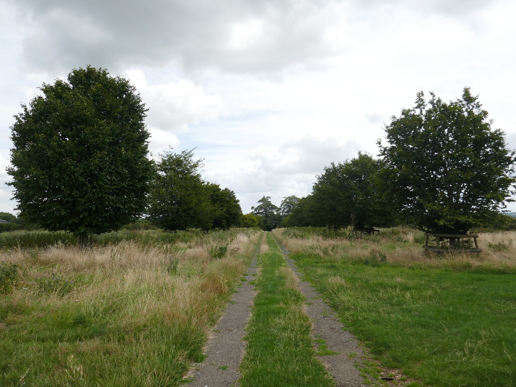 Footpath to Wadenhoe © Jonathan Thacker :: Geograph Britain and Ireland