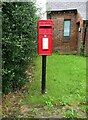 Elizabeth II postbox on Thornton Green Lane, Thornton le Moors