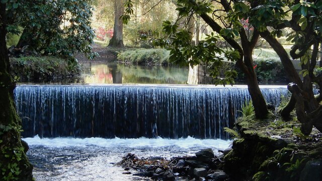 Cored ar Afon Hiraethlyn / Weir on Afon... © Ceri Thomas cc-by-sa/2.0 ...