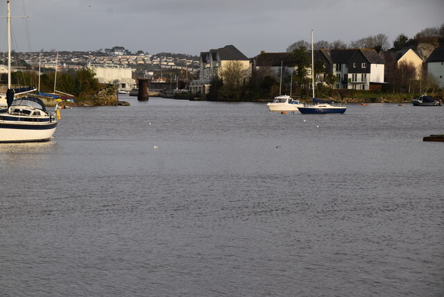 Hooe Lake © N Chadwick cc-by-sa/2.0 :: Geograph Britain and Ireland