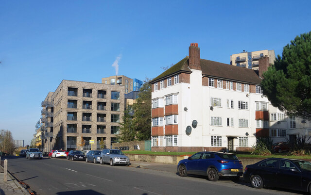 Apartments on Lewisham Road © Des Blenkinsopp cc-by-sa/2.0 :: Geograph ...