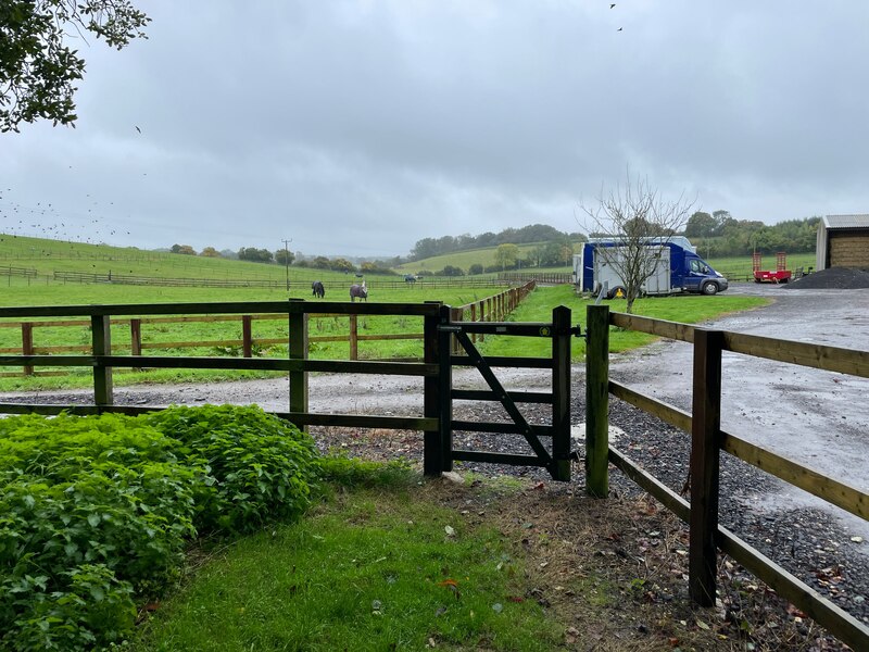 Footpath towards Down Copse © Mr Ignavy cc-by-sa/2.0 :: Geograph ...