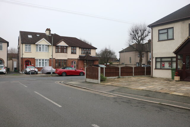 Harwood Avenue at the junction of Cecil... © David Howard cc-by-sa/2.0 ...