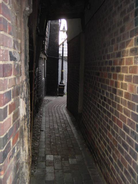 Alleyway, Rye © Penny Mayes cc-by-sa/2.0 :: Geograph Britain and Ireland