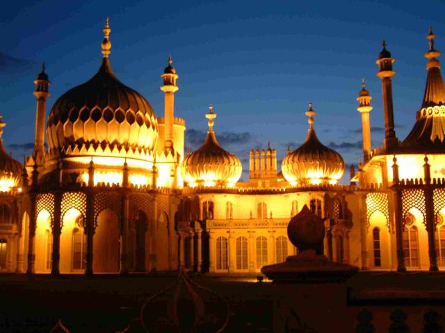 Brighton Pavilion by night