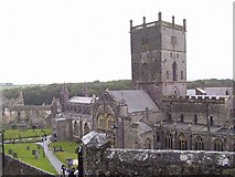 SM7525 : St David's Cathedral by David and Rachel Landin